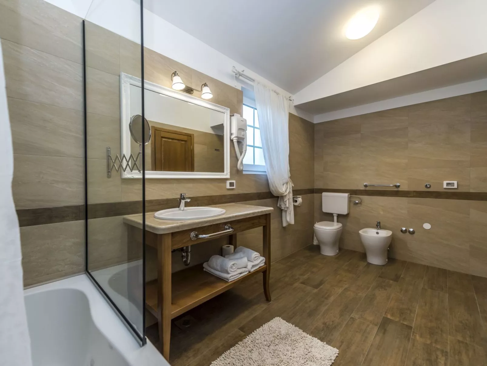 VILLA CON WELLNESS A 1 KM DAL MARE-Binnen