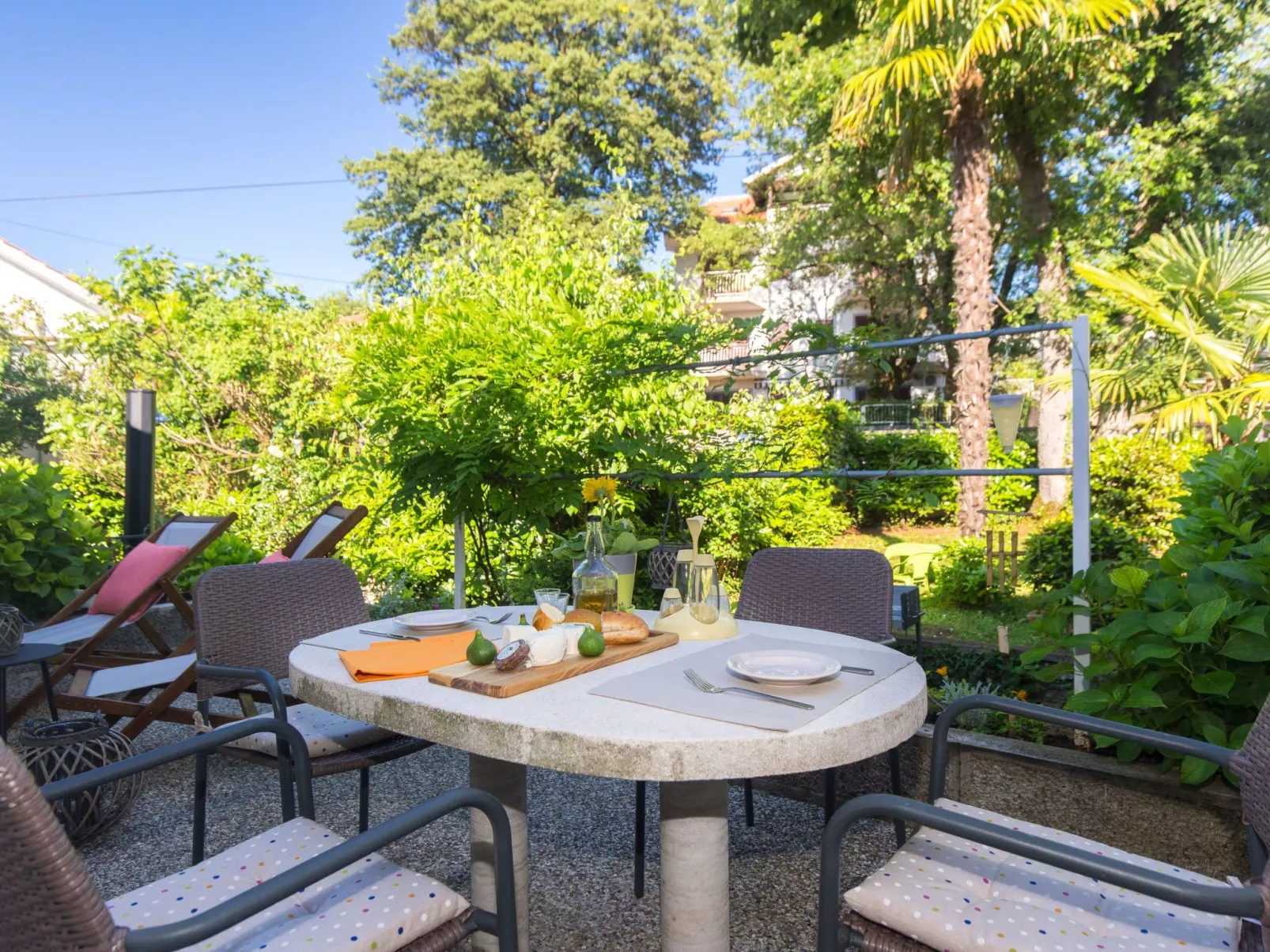 Wohnung "Villa Karmen" direkt am Strand-Buiten