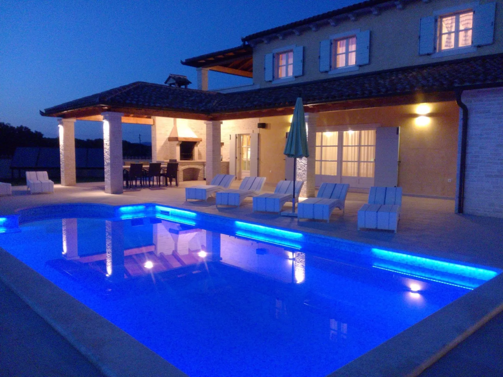 Für 8 Personen und 2 Kinder in Segotici, Istrien (Südküste von Istrien)-Buiten