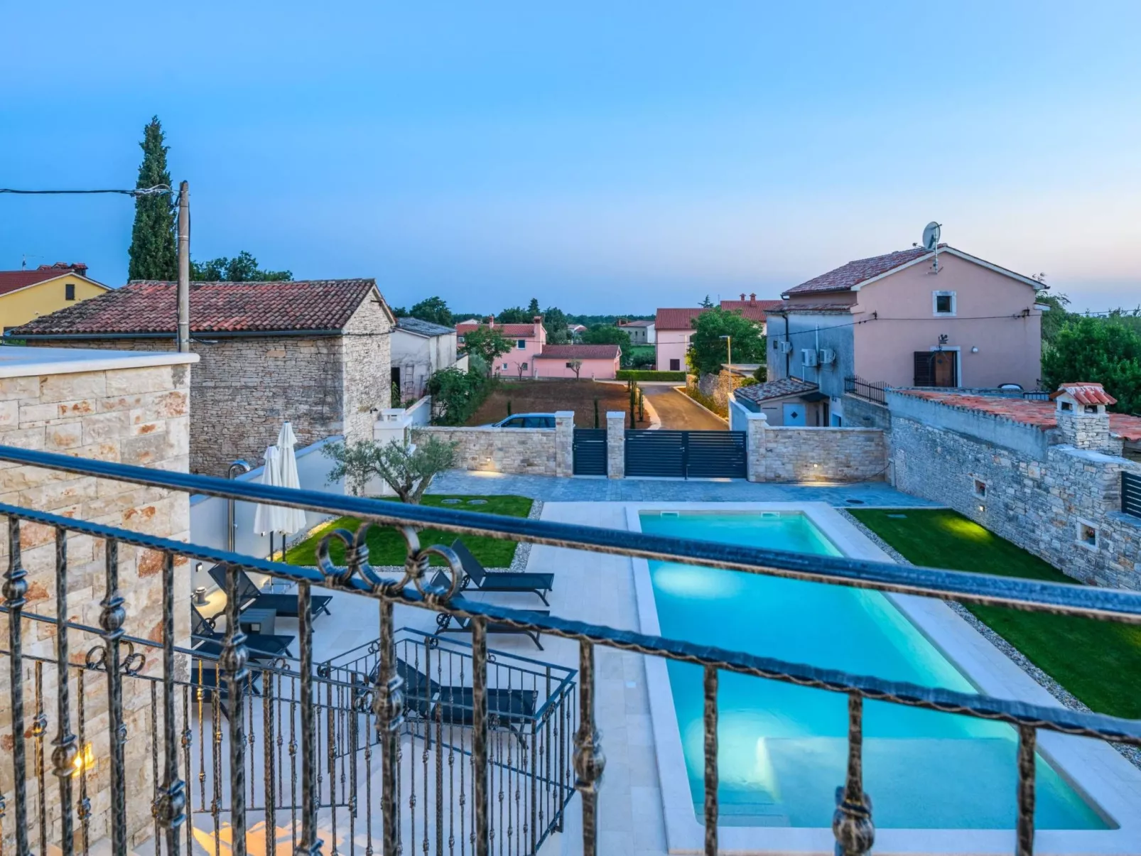 Villa Grande, klimatisiert und mit Pool in Jursici-Buiten