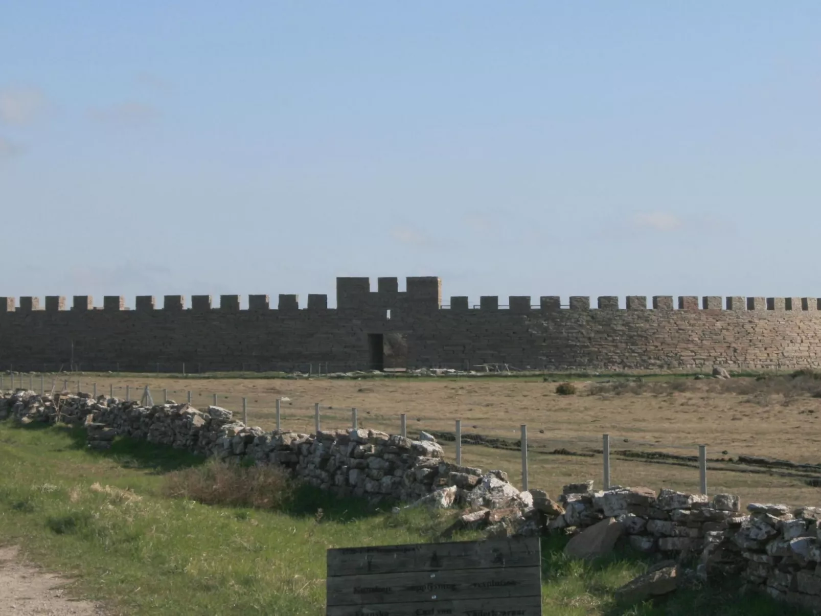 Holzhaus mit Terrasse, direkt an einer Bucht-Buiten