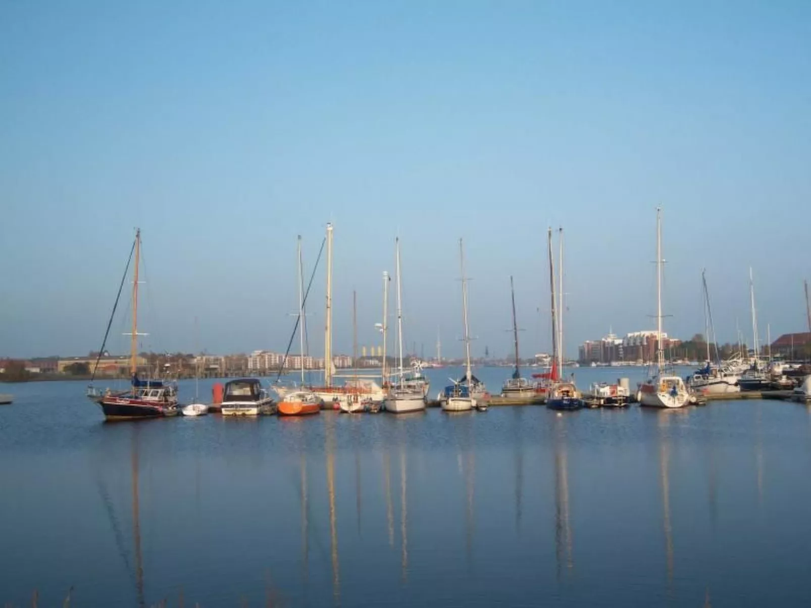 Ruhige Ferienwohnung mit Balkon und Parkplatz-Buiten