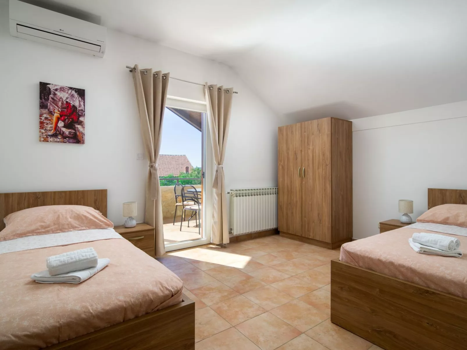 Villa Rustica mit traditionellem und rustikalem Touch-Image-tags.info