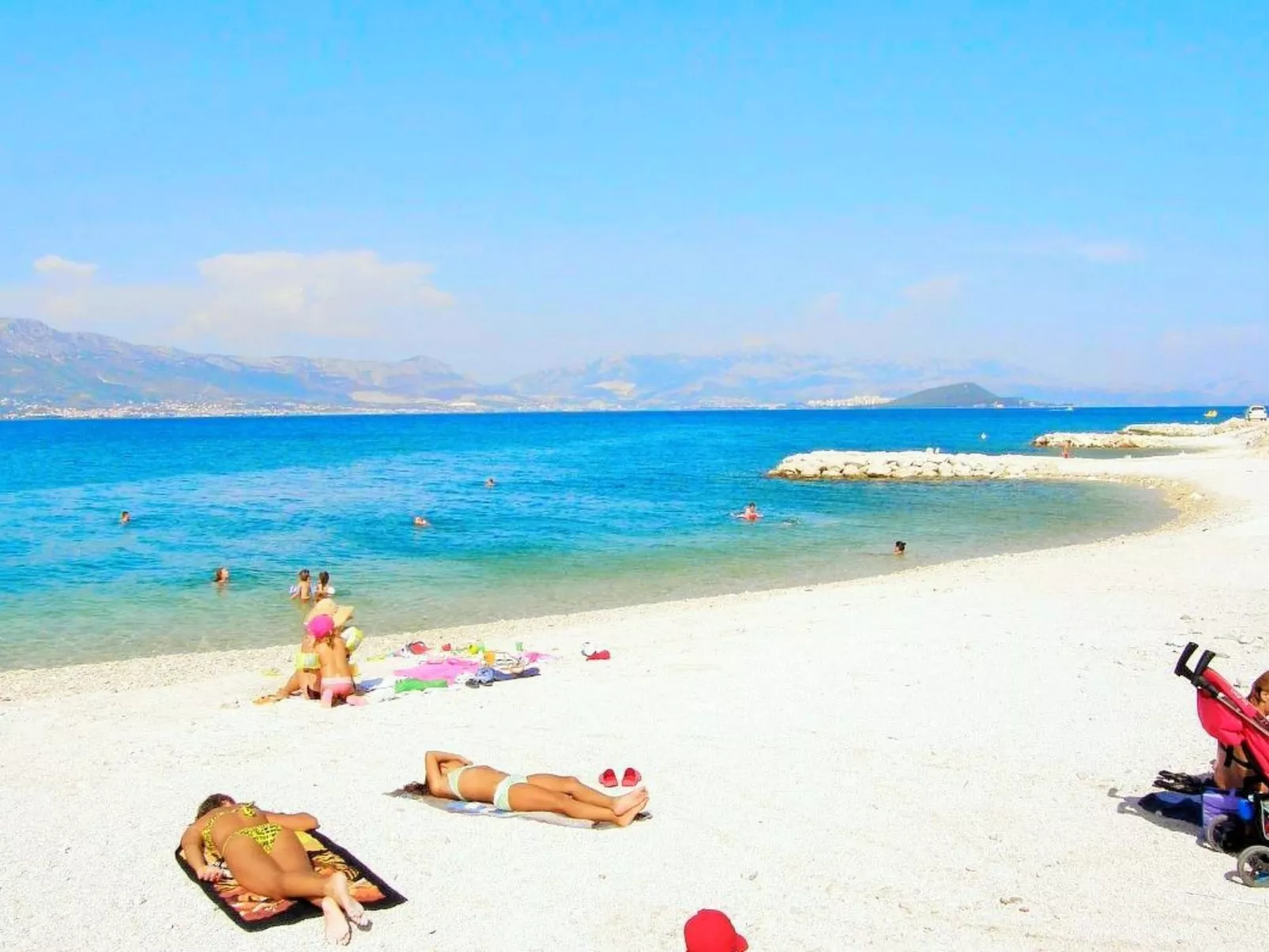 Wohnung mit Grill, Terrasse und Garten-Buiten