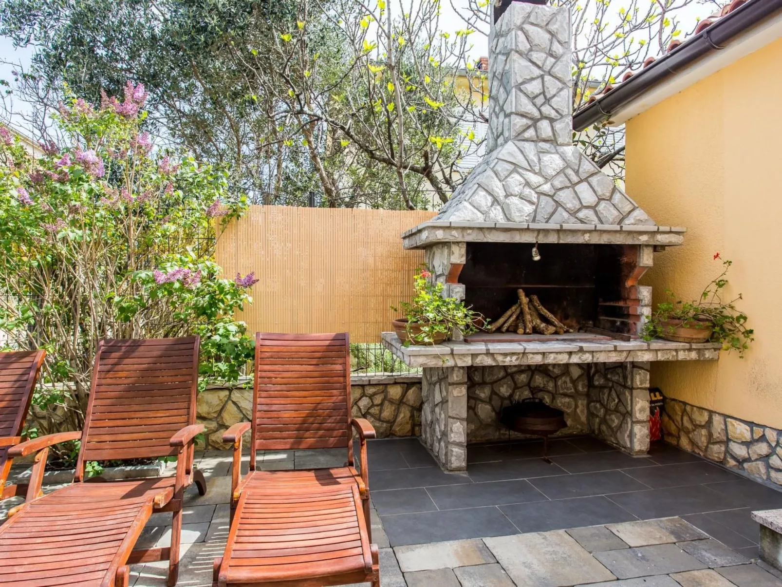 Ruhige Ferienwohnung Tina 8-Buiten