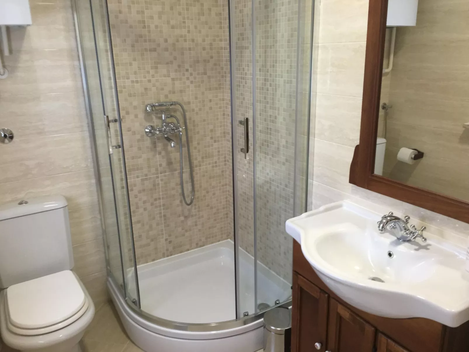 Appartement in Stoja mit Möbliertem Balkon-Binnen