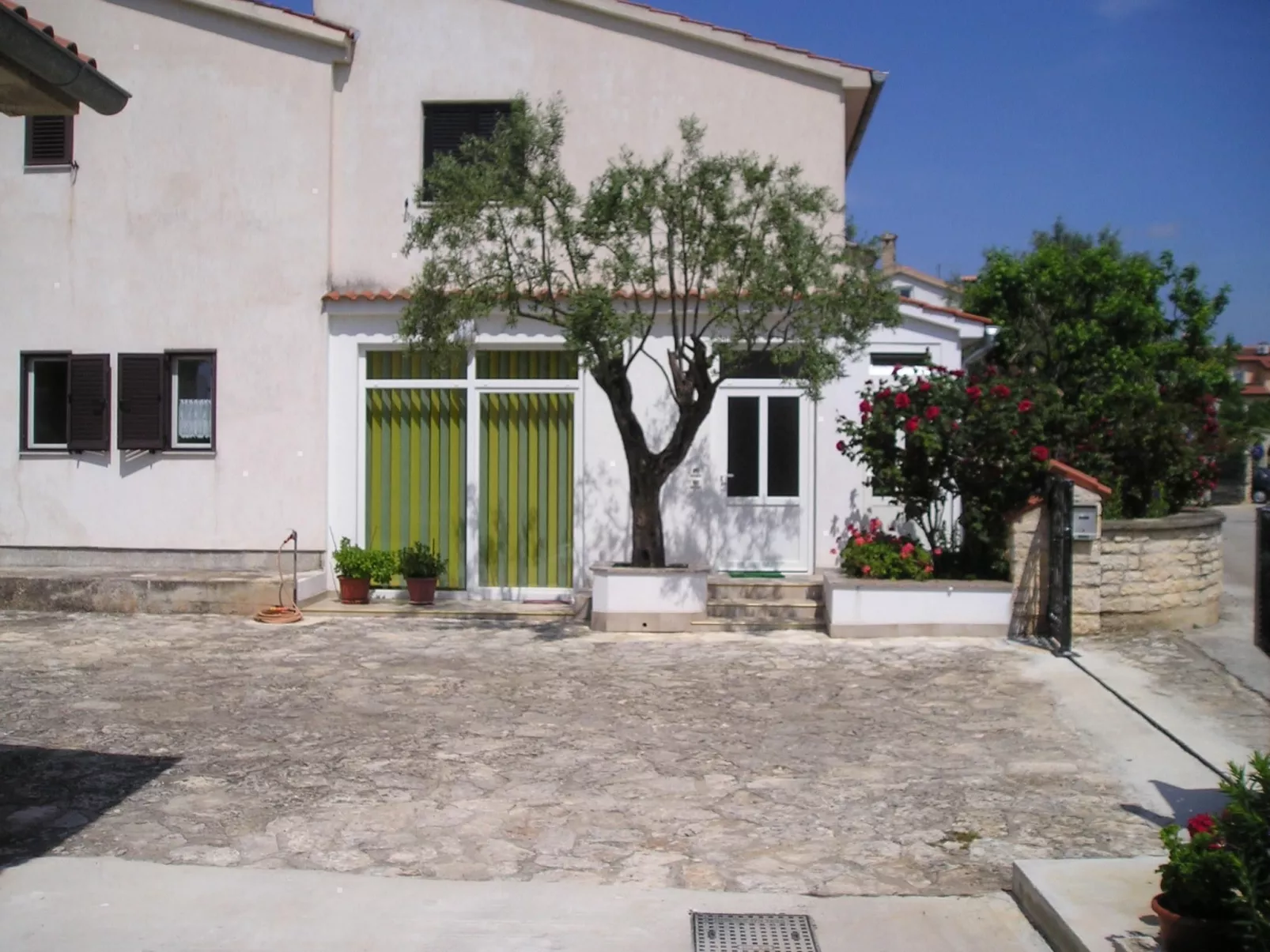 "Gemütlicher Garten" mit Terrasse-Buiten