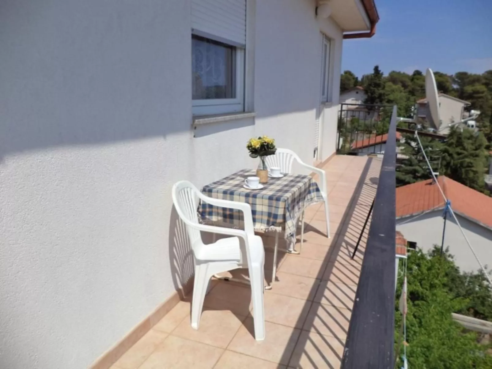 Mit Balkon, für vier Personen-Image-tags.info