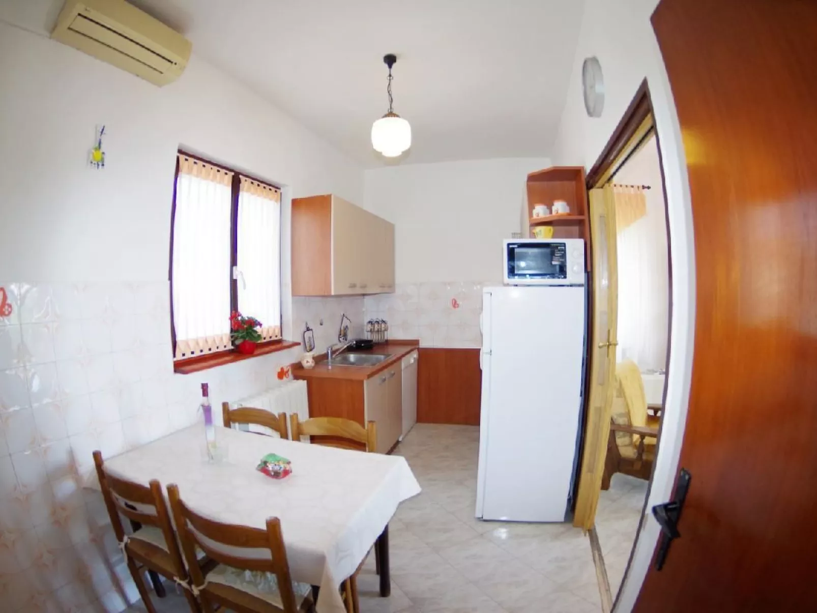 Im Dorf Peresiji-Binnen