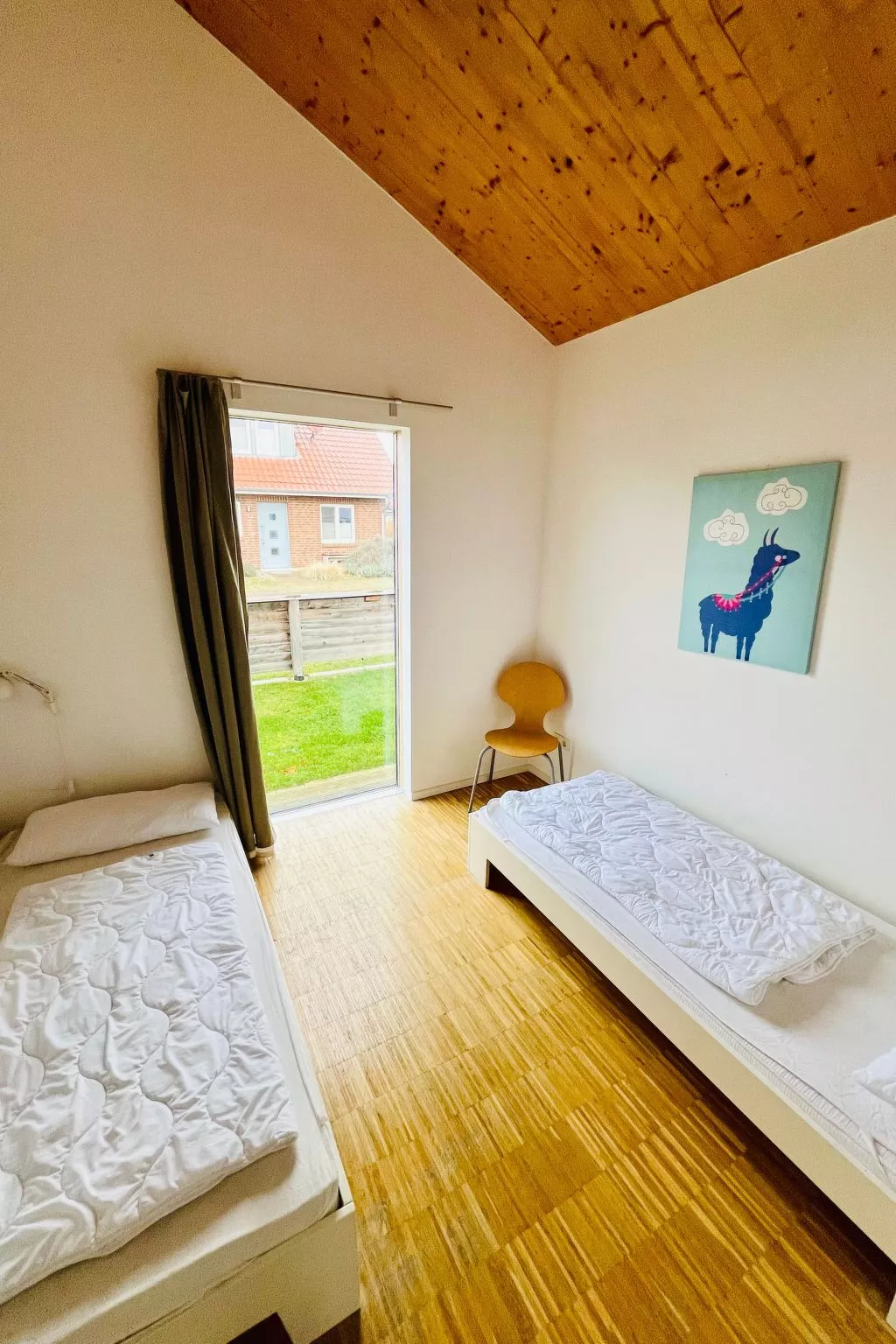 Strandnahes Ferienhaus mit Terrasse und Stellplatz-Binnen