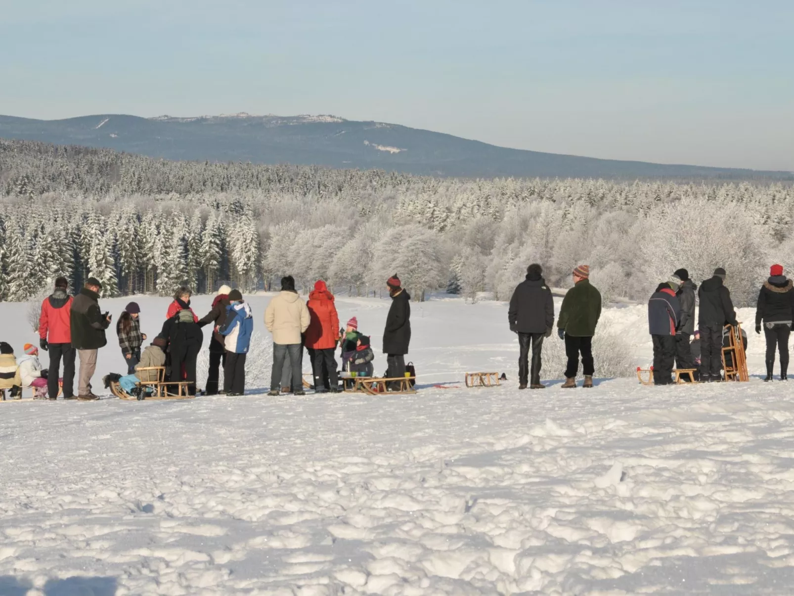 Mit herrlicher Aussicht in die Berge-Buiten
