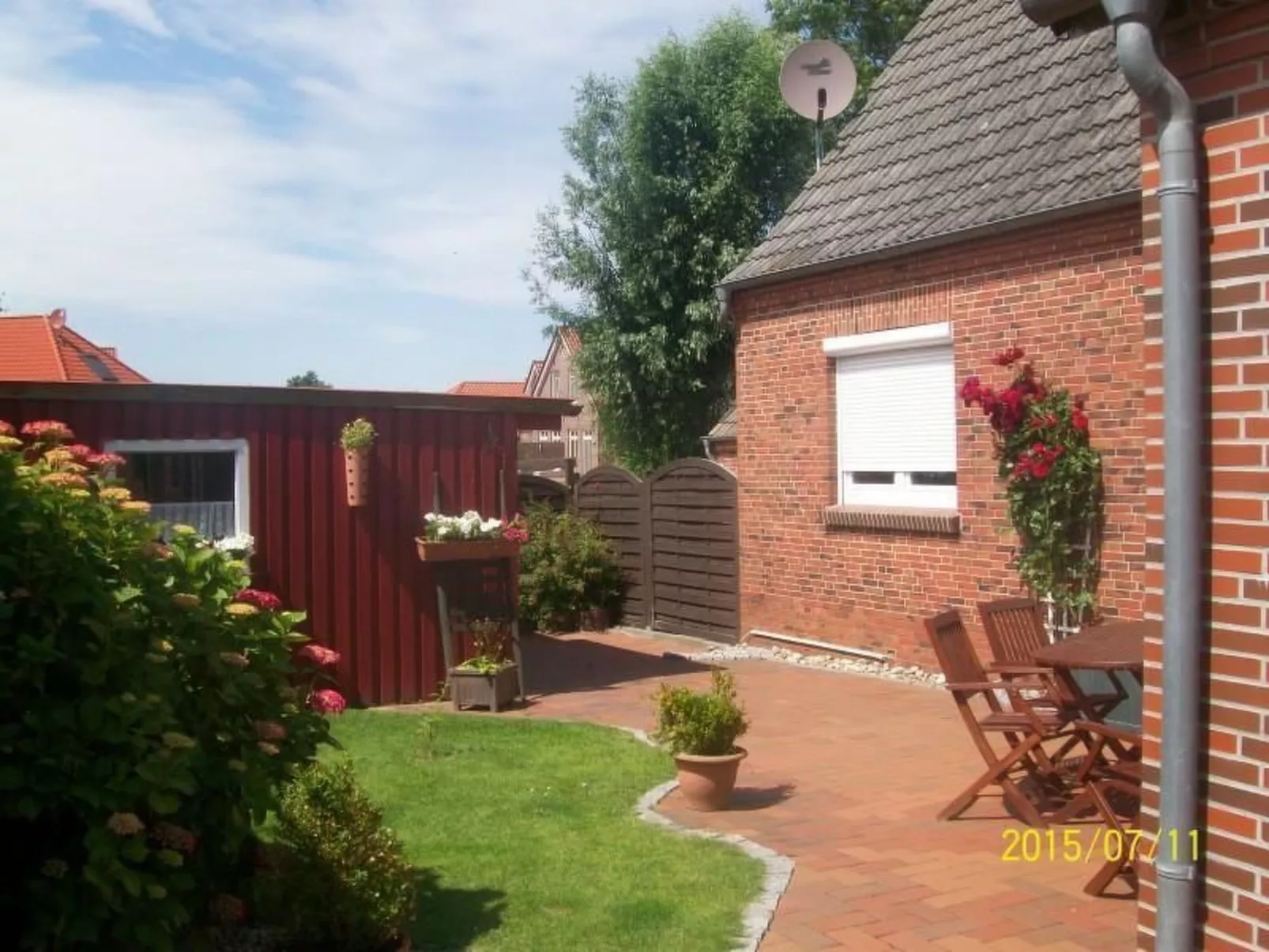 Mit umfriedetem Garten und Terrassen-Buiten