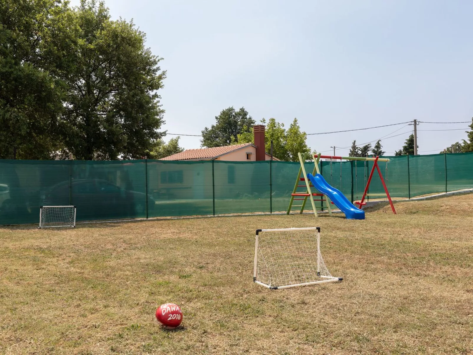 3-Schlafzimmer-Wohnung mit Gemeinschaftspool-Buiten