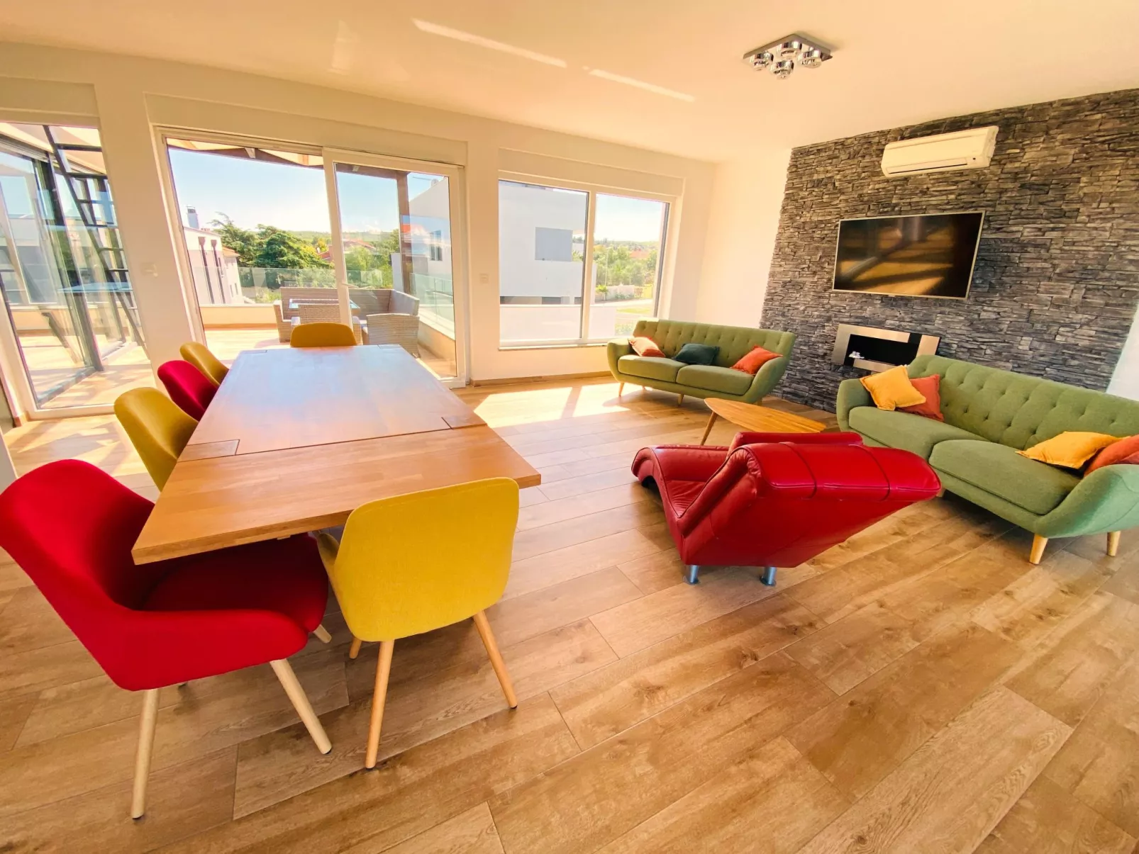 Leon's Holiday Homes-Binnen