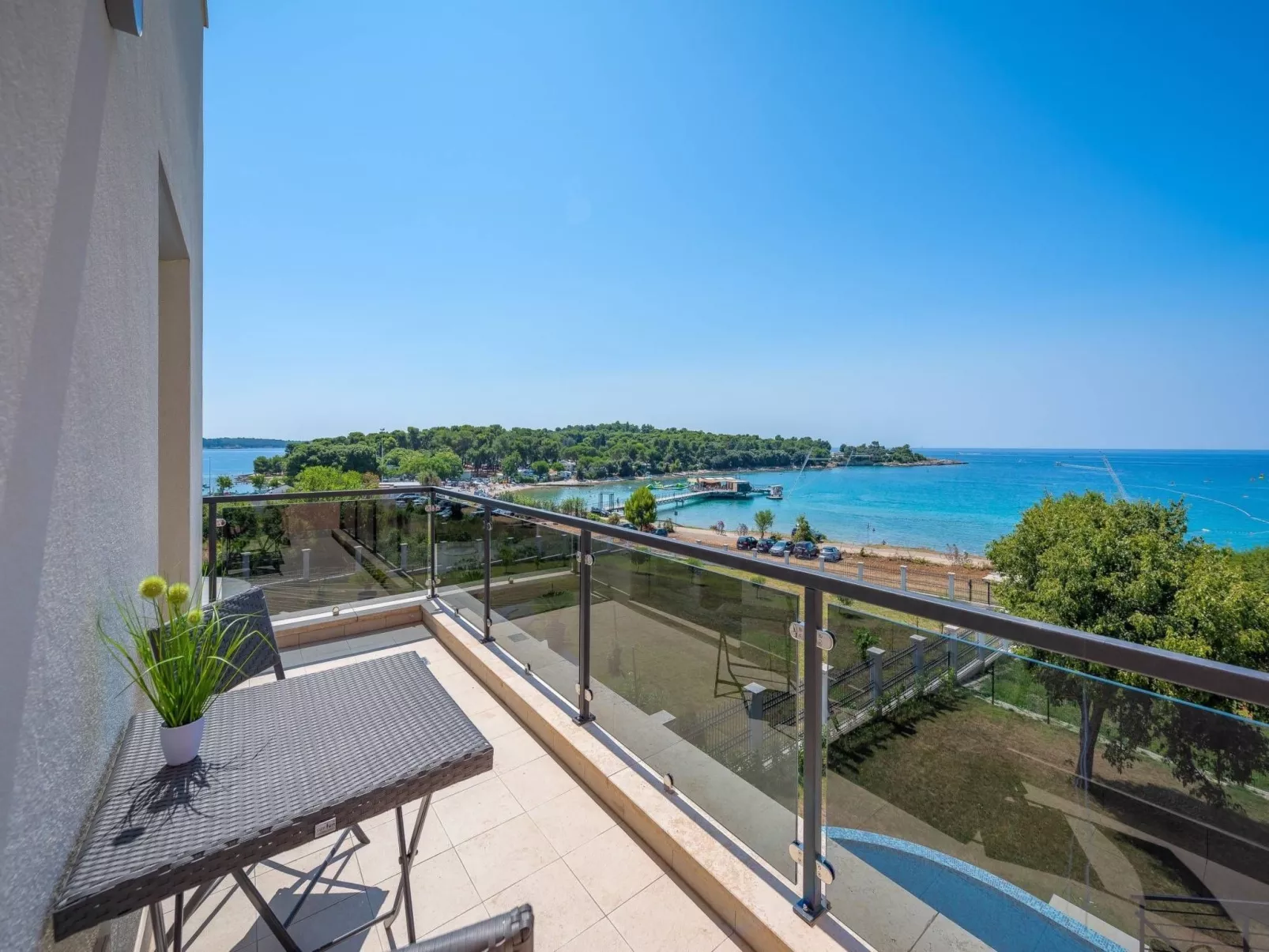 Cedar in Stoja mit großzügigem Garten-Buiten