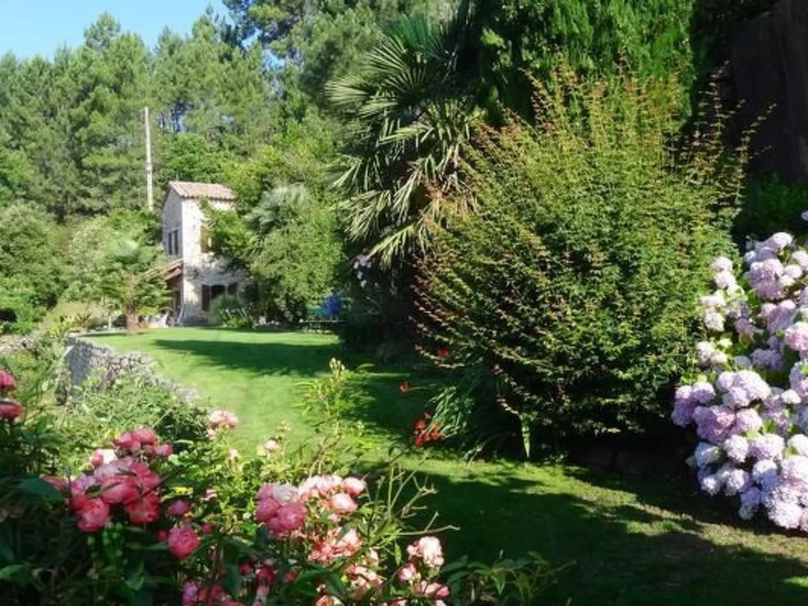 Reclusion in Style-Buiten