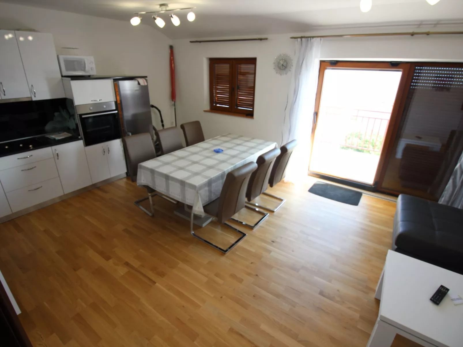 "Manda3" mit Blick auf das Wasser-Image-tags.info