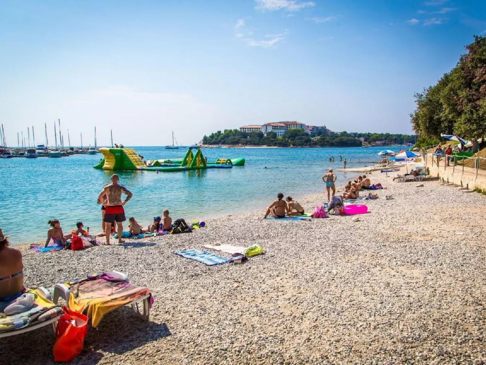 Wohnung in Pješčana Uvala, 500 m vom Strand entfernt-Buiten