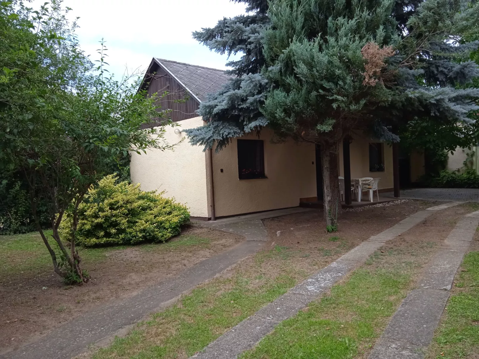 Kleines Ferienhaus in einer ruhigen Strasse-Buiten