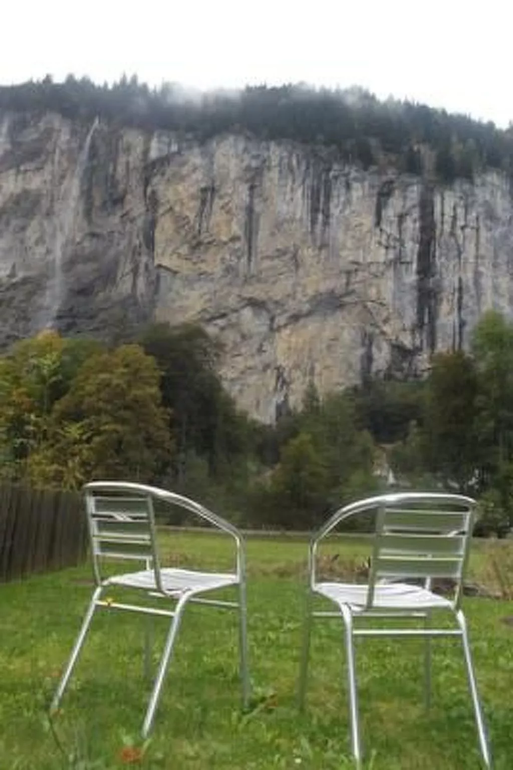 Gegenüber den Staubbach Wasserfällen-Buiten