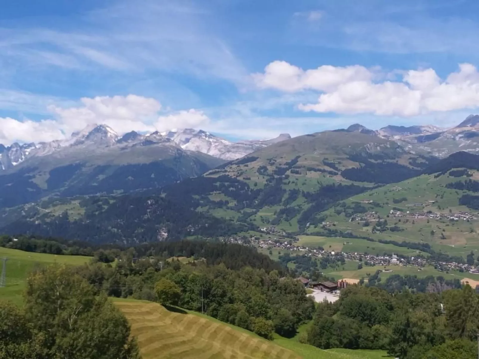 Aparthaus Surselva, direkt an der Skipiste-Image-tags.info