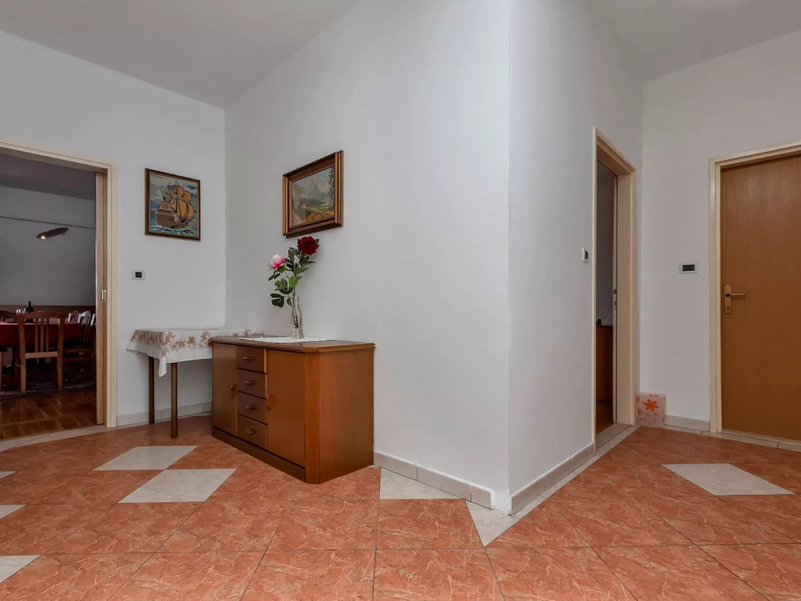 ★4Schlafzimmer★Freies Parken★GroßerBalkon★Apt Bugenvilija-Binnen