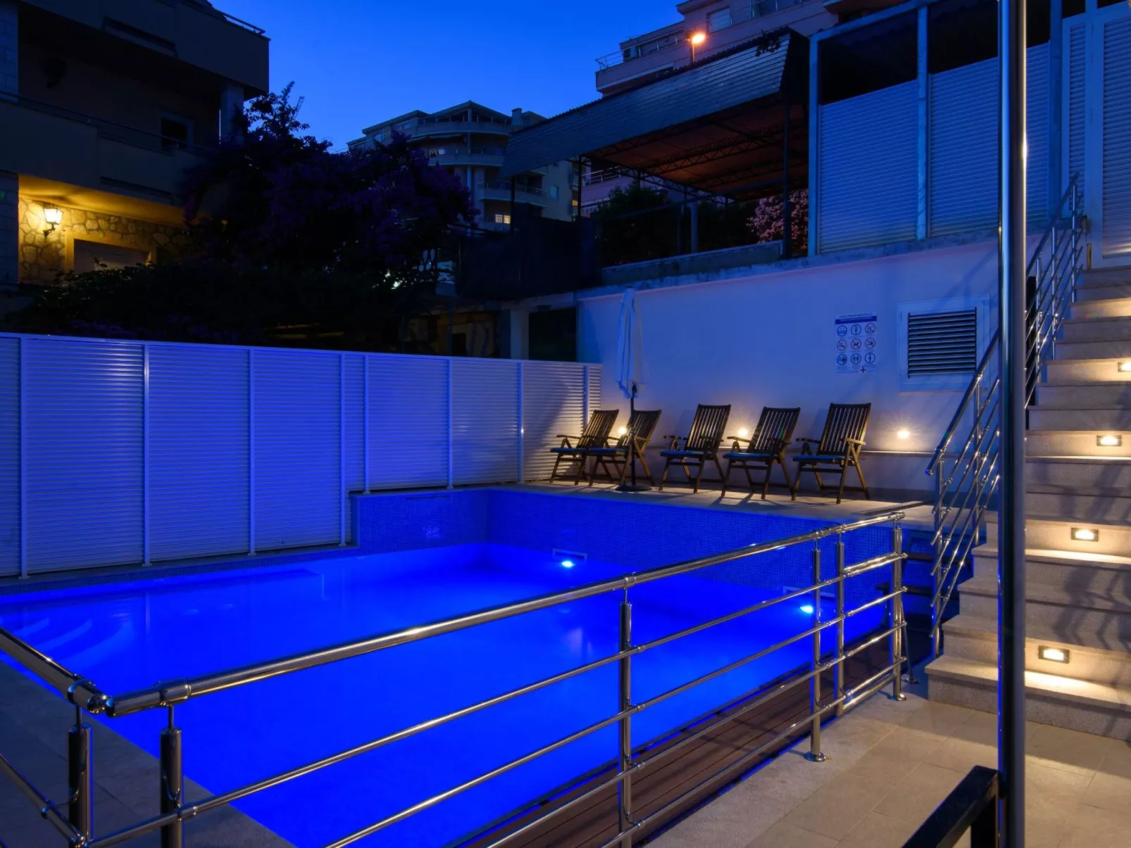 Für sechs Personen, mit einem Balkon-Buiten