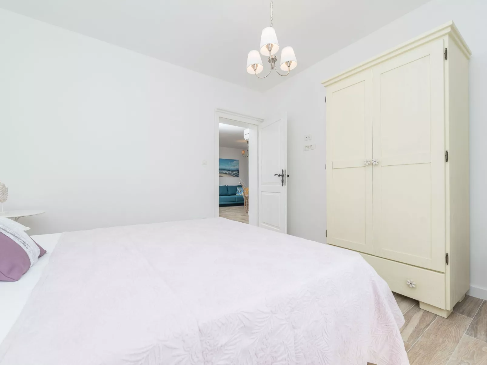 "Ena" mit Blick auf das Wasser-Binnen