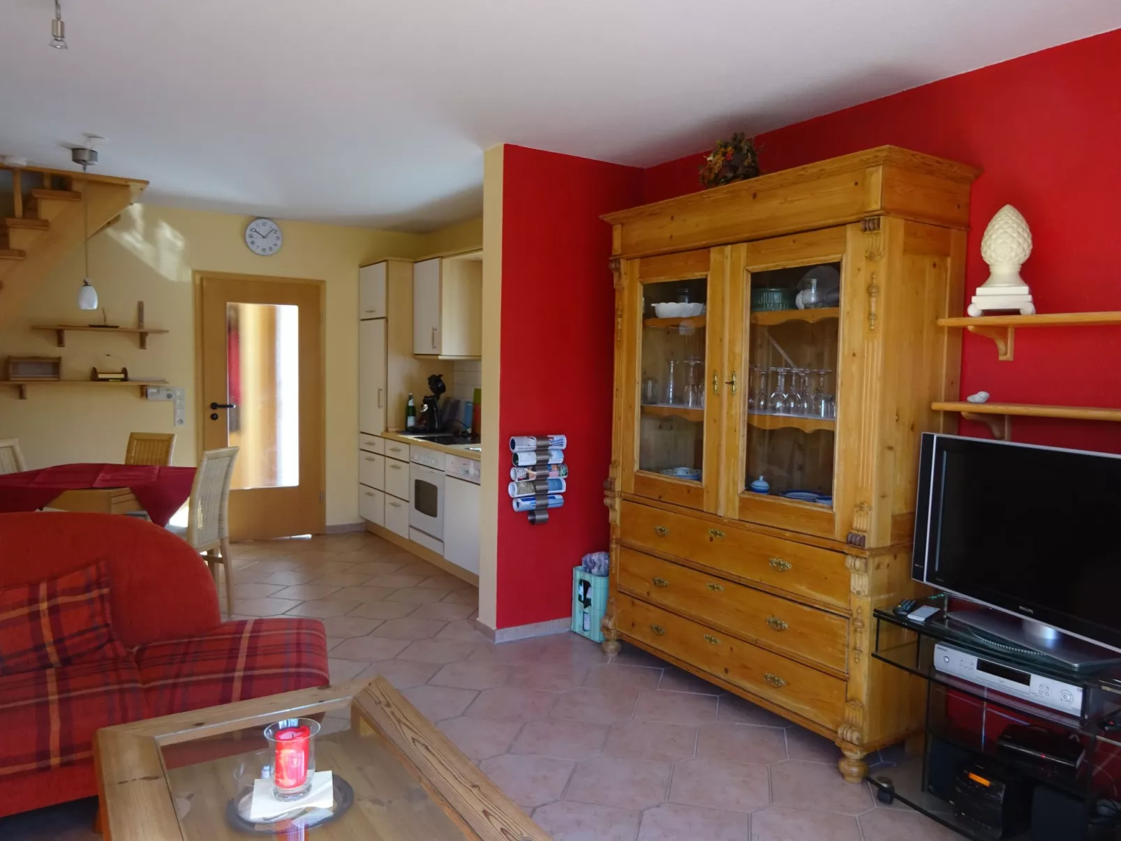 Komfortable Doppelhaushälfte und großem Garten-Binnen