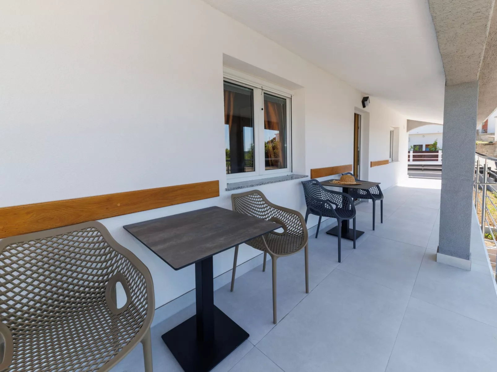 "Zara" mit Blick auf das Wasser-Buiten