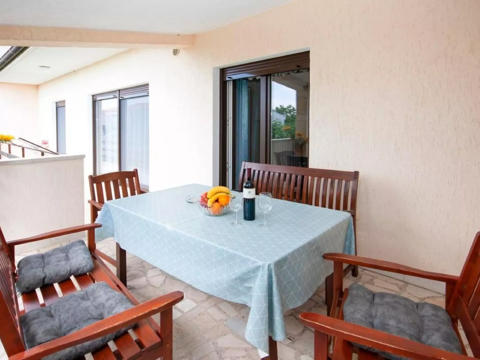 Mit privater Terrasse-Binnen