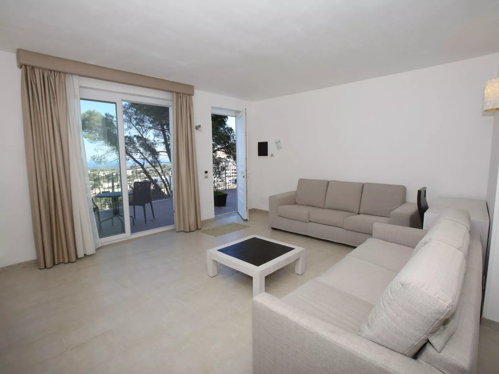 Villa Aurora - piscina panoramica - vista WOW! - Binnen