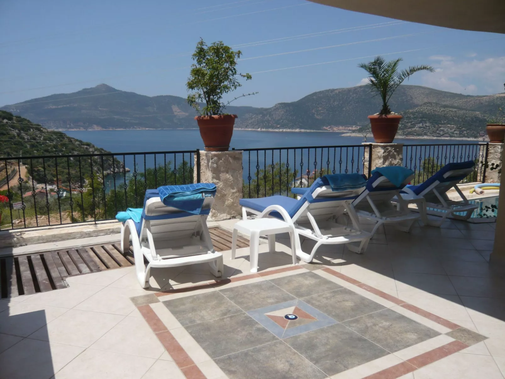 Ferienvilla Amare mit privatem Pool und Meerblick-Buiten