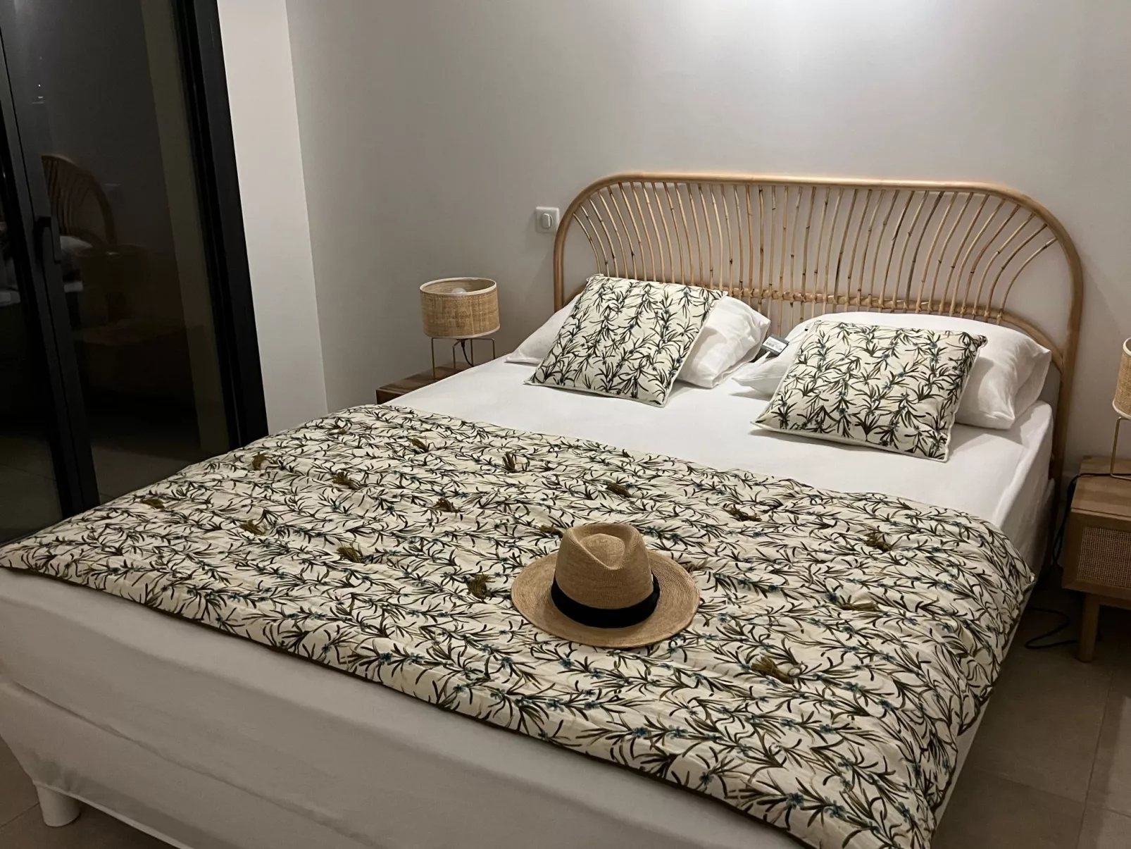 ISULA-RED_BEAUTIFUL_VIEW.-Binnen