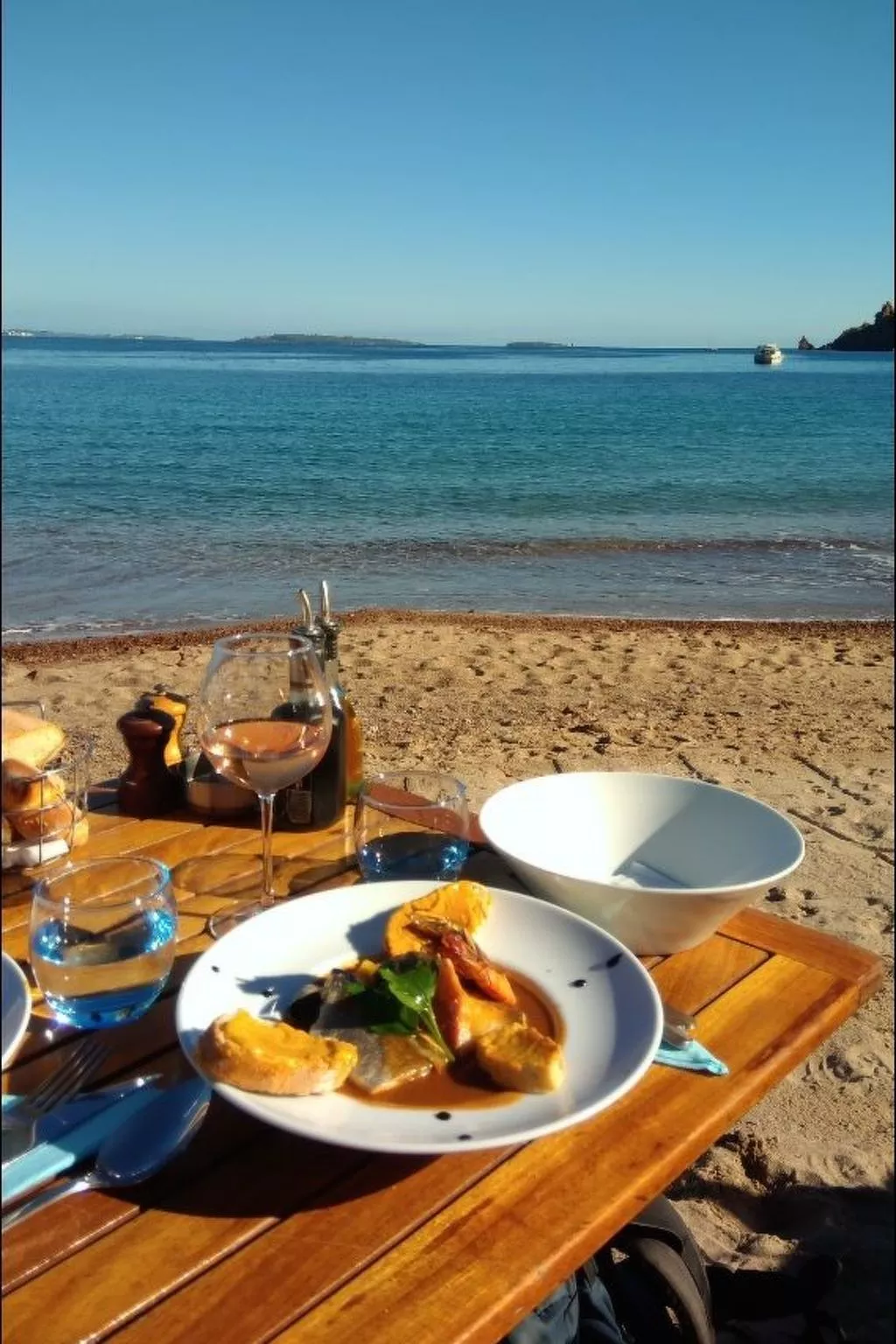 Wohnung panoramischer Meerblick, Schwimmbad, Parkplatz - Buiten