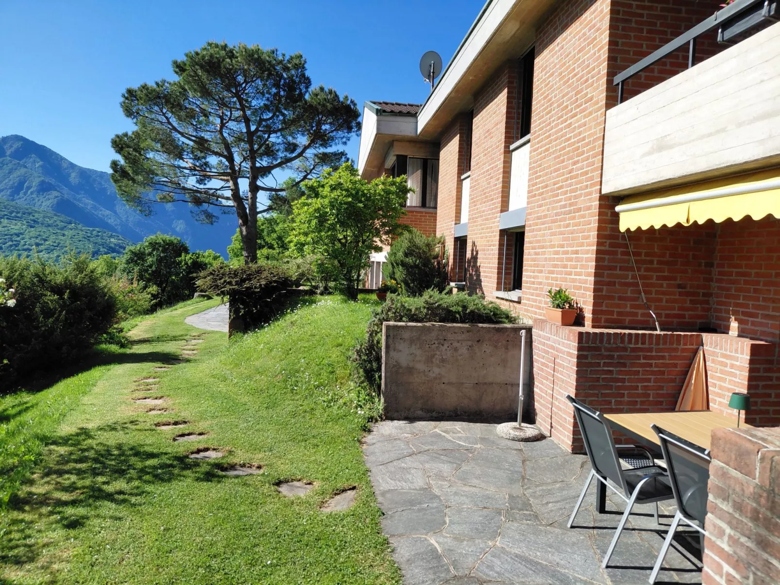 Casa primavera-Buiten