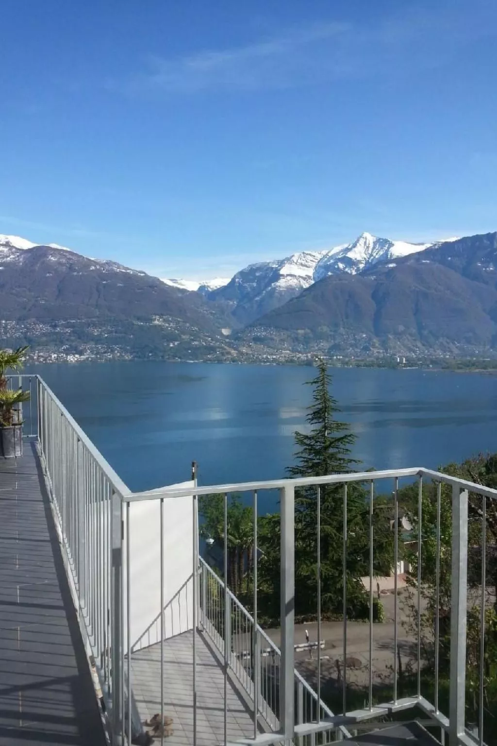 Wohnung an Traumlage mit Tessinerflair-Buiten