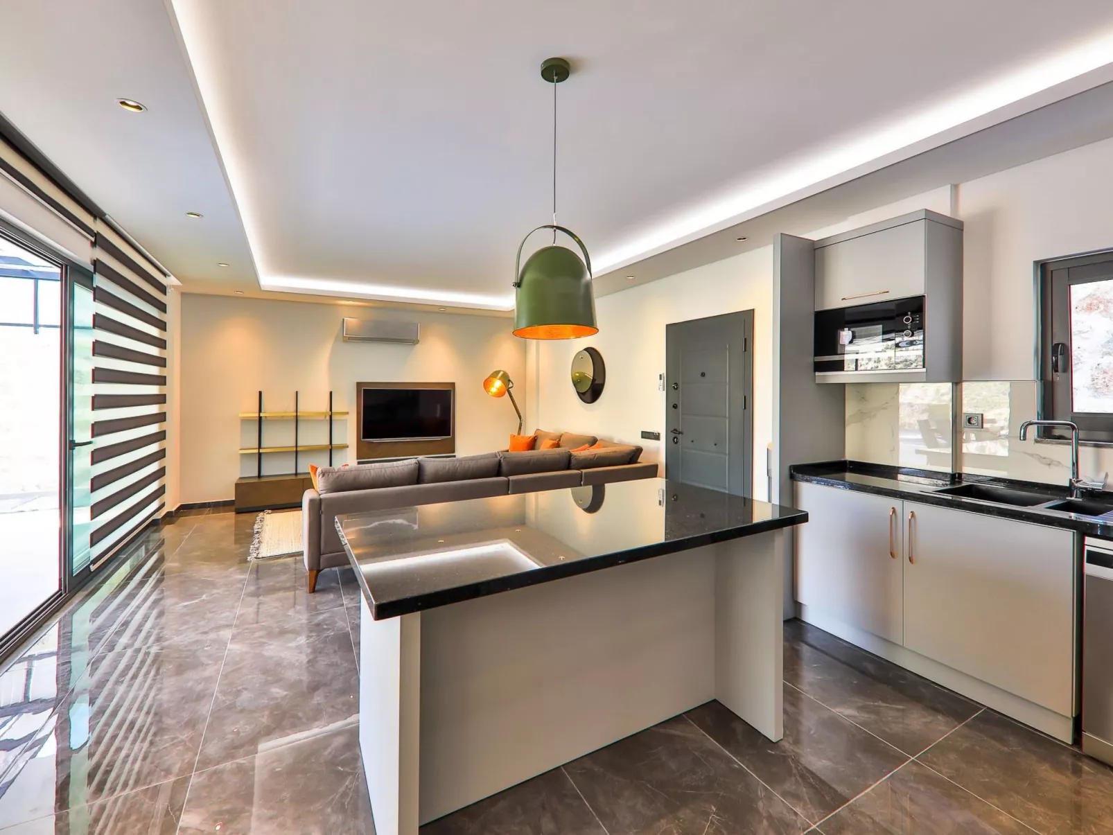 Mediterranean 1-Binnen