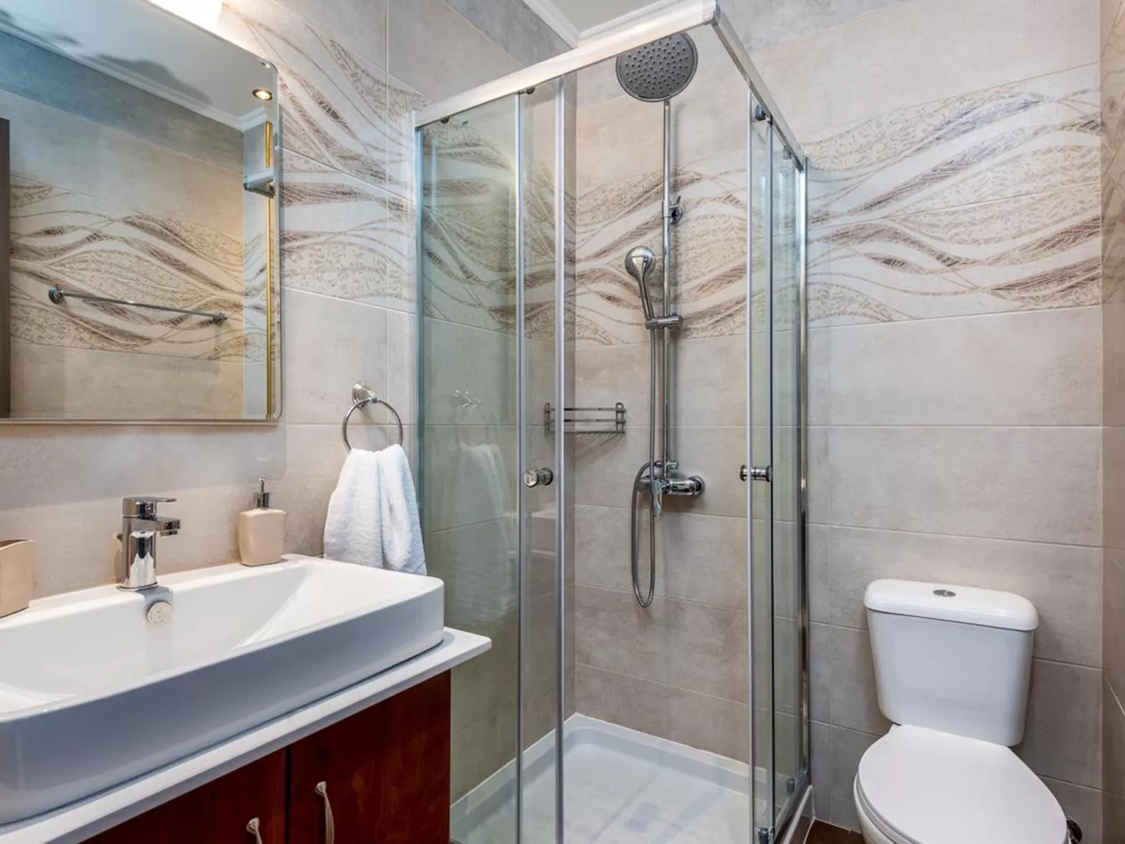 Wunderschöne Steinvilla Attalos-Binnen