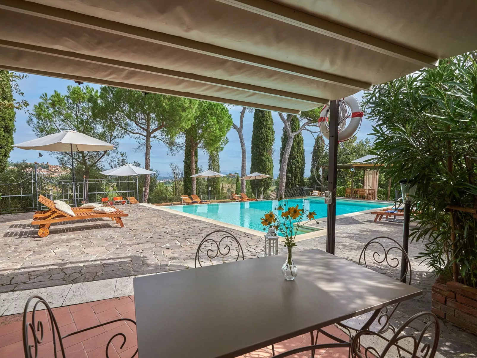 Rosa castellett' Wohnung mit Pool-Image-tags.info