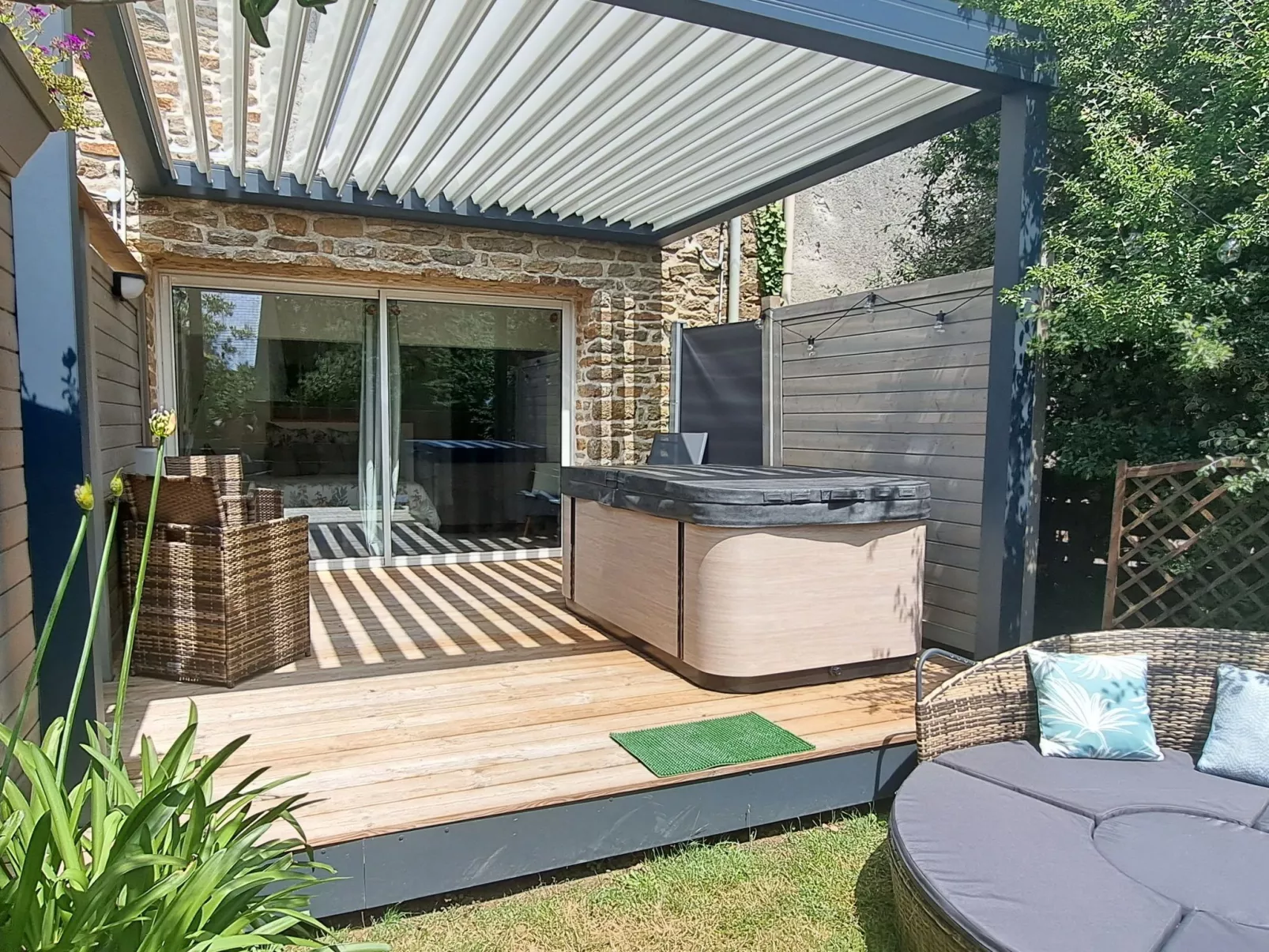 "L'Aube" - privates SPA - ruhig gelegen-Buiten