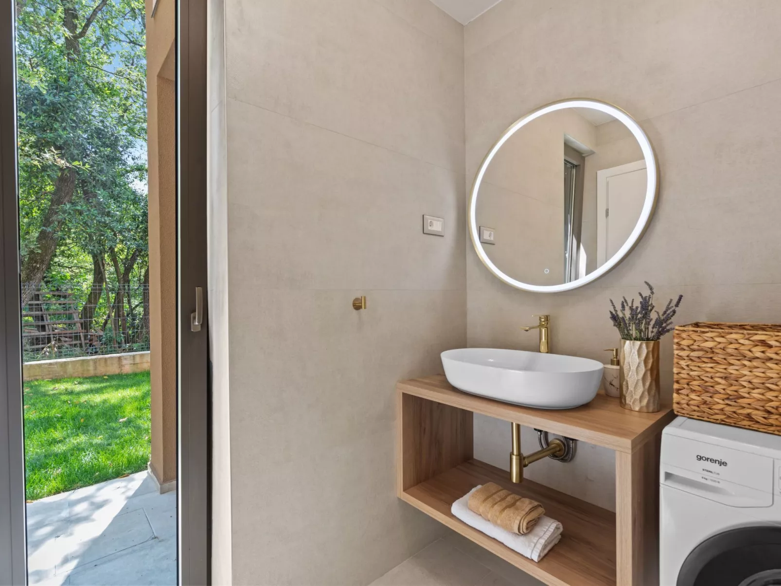 Luxuriöse Waldvilla mit beheiztem Pool in Kroatien-Buiten