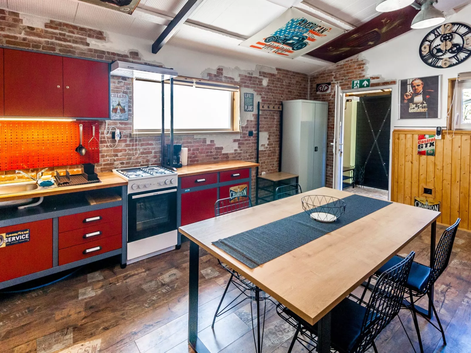 Haus im Industriestil Eni mit privatem Parkplatz-Binnen