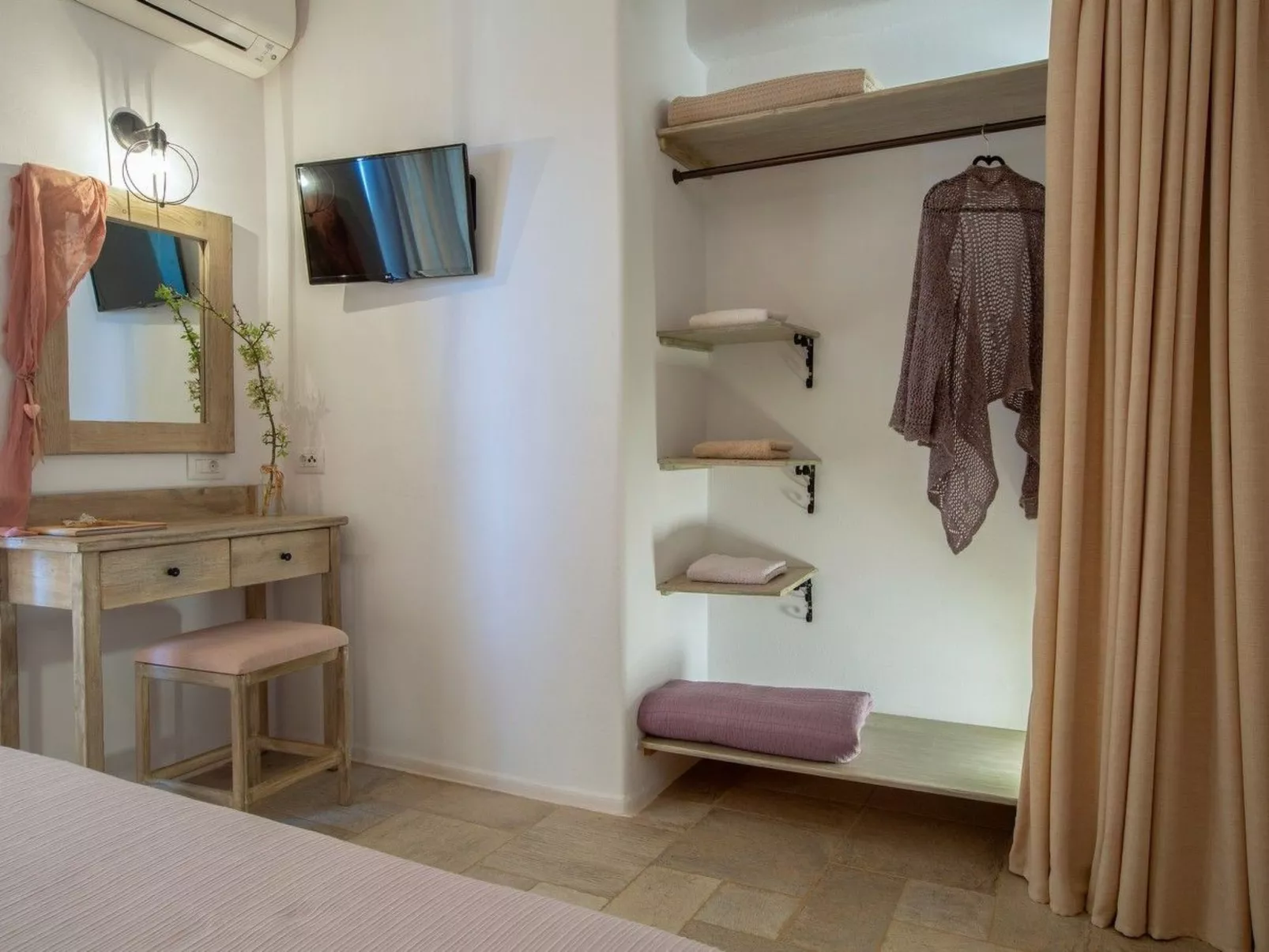 "Agapi" mit Infinity-Pool-Binnen