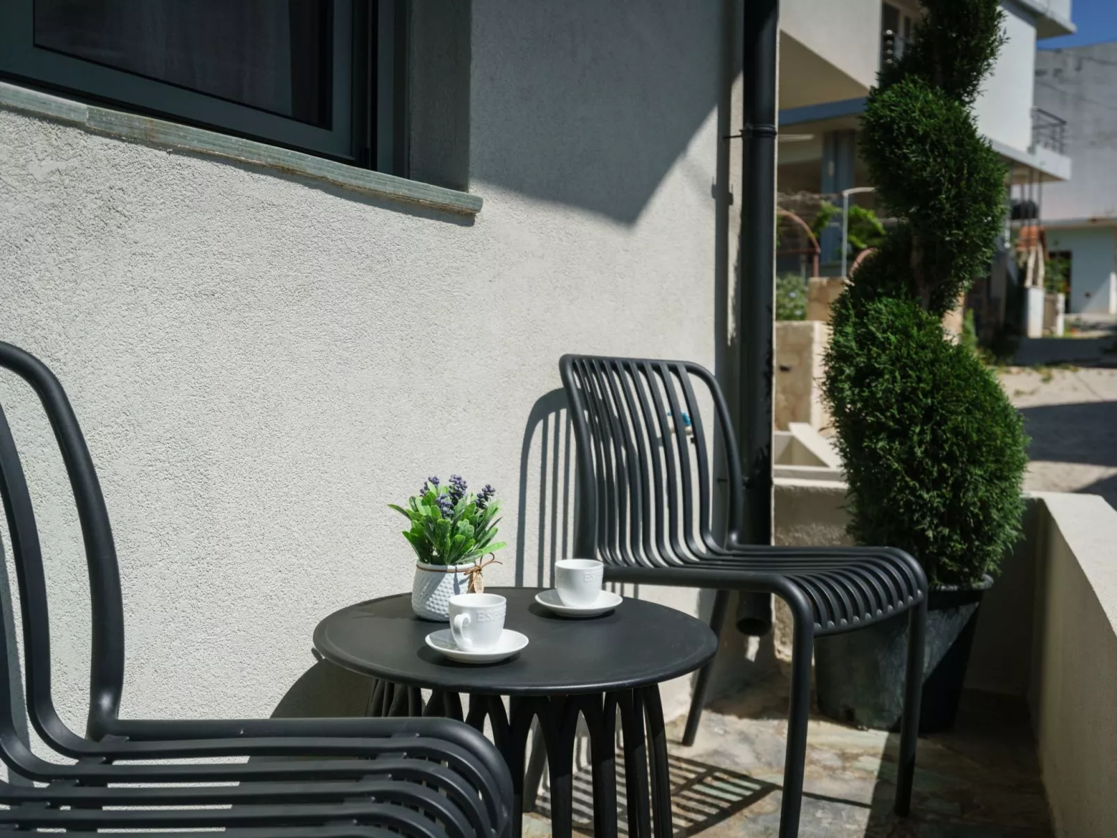 Neue Charavgi Suite mit Jacuzzi, 40m vom Strand entfernt-Buiten