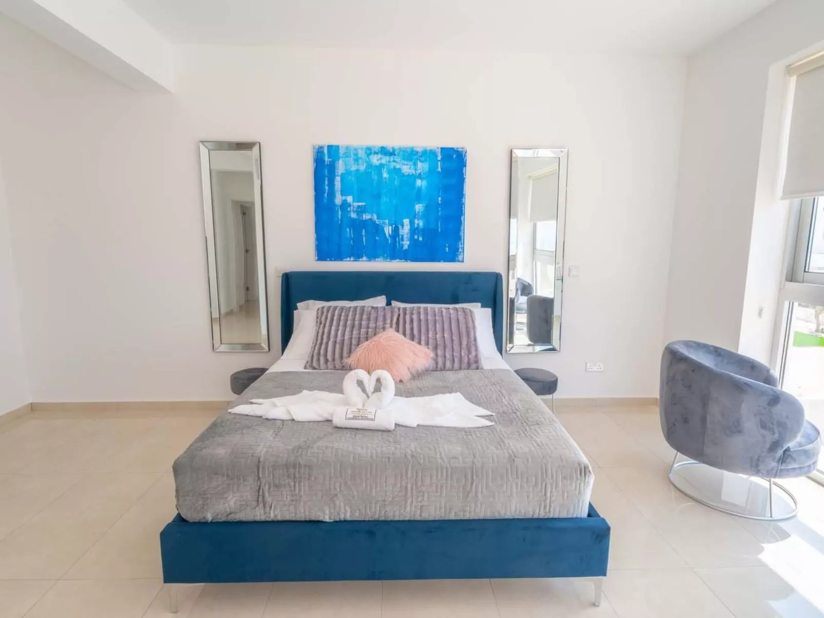 Luxuriöse Villa mit privatem Pool und Whirlpool-Binnen