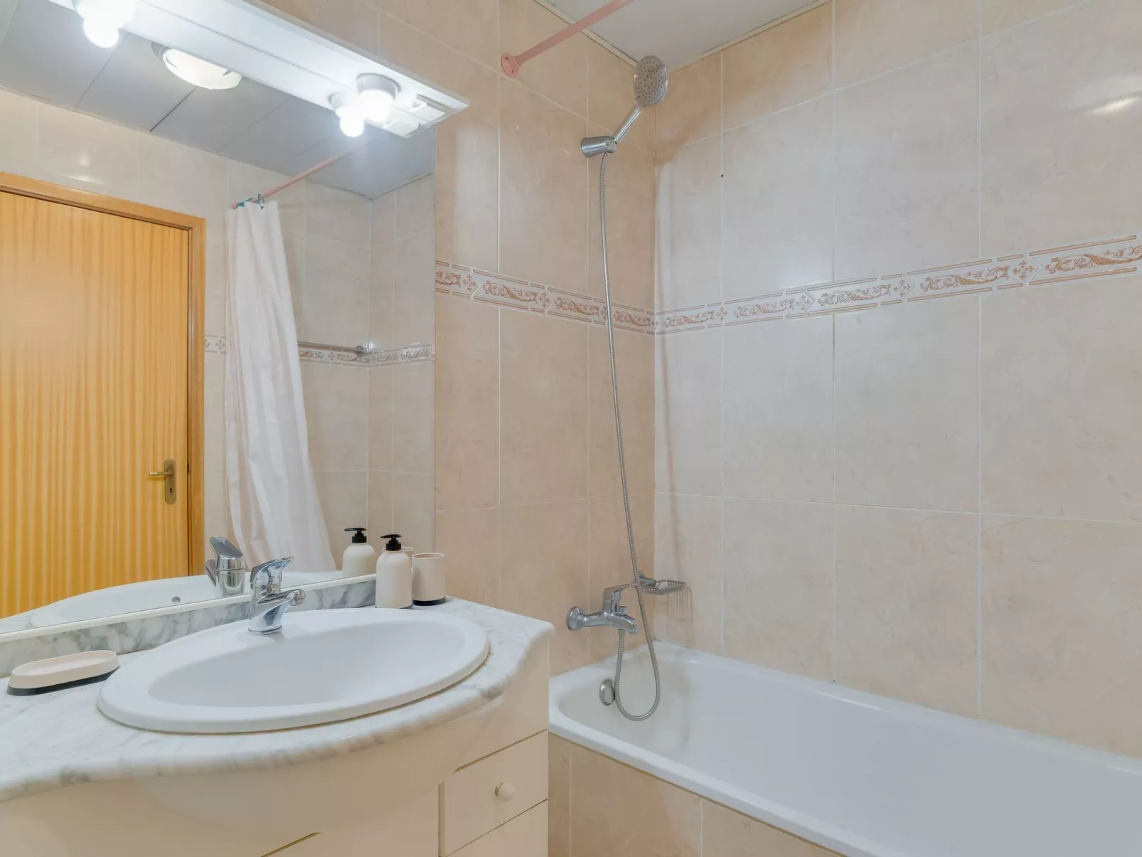 "Isabel" mit Balkon-Binnen