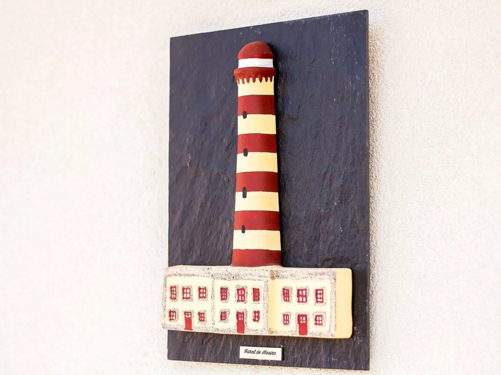 Haus der Scheinwerfer mit freier Garage-Buiten