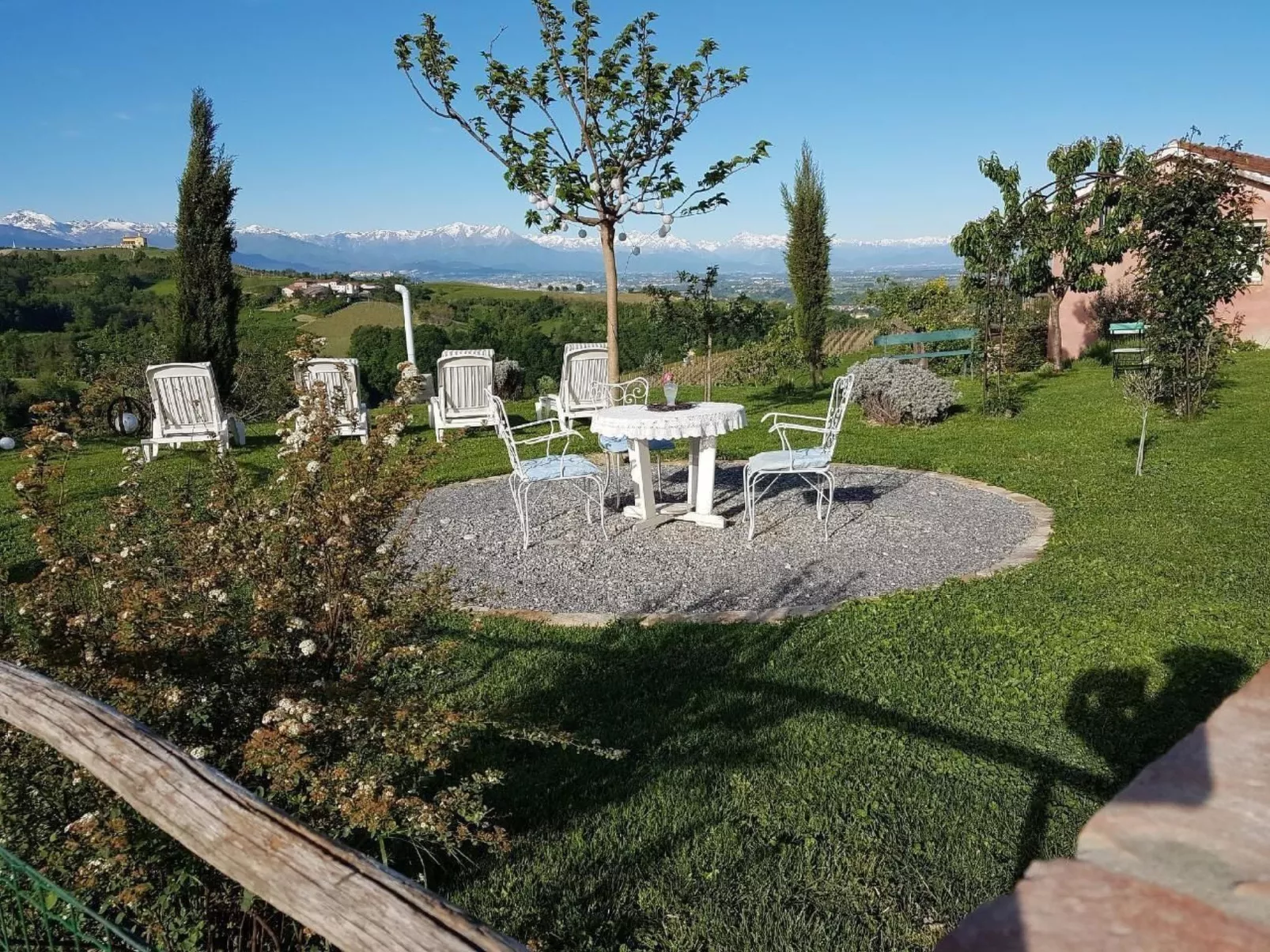 Appartement mit Bergblick-Buiten