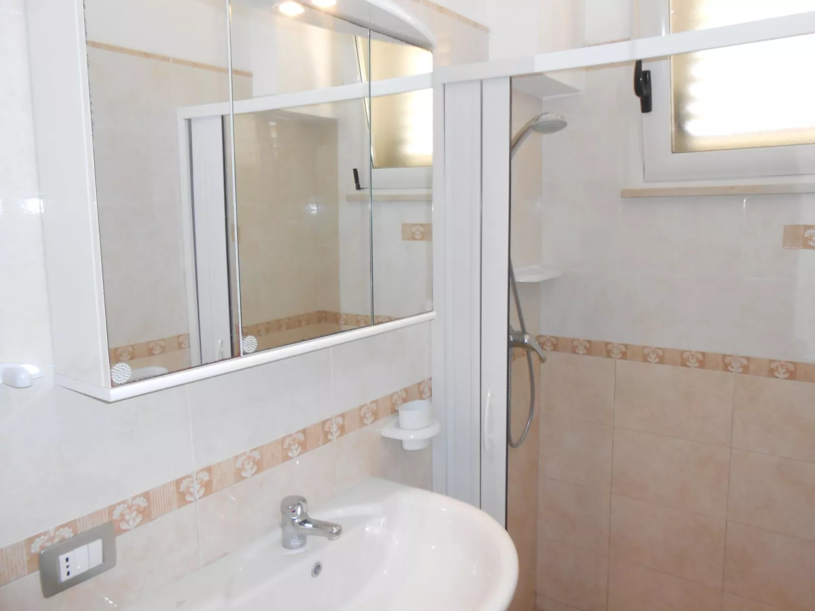 Helles, einladendes Appartement mit überdachter Veranda in Strandnähe-Binnen